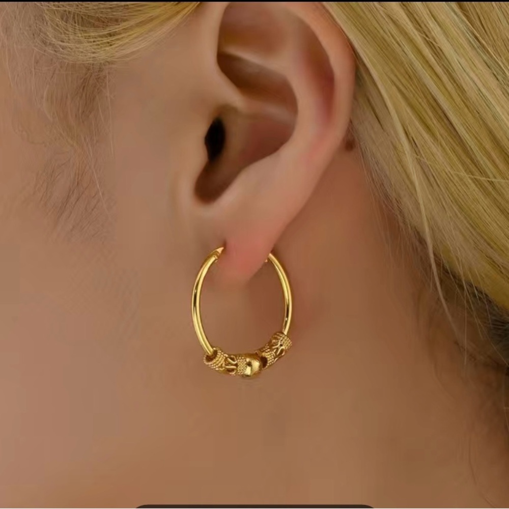 Elegant Gold Hoop Earrings